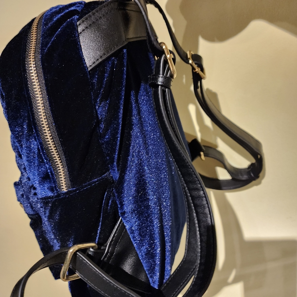 💙 EUC Navy Quilt Velvet Backpack - Picture 9 of 11